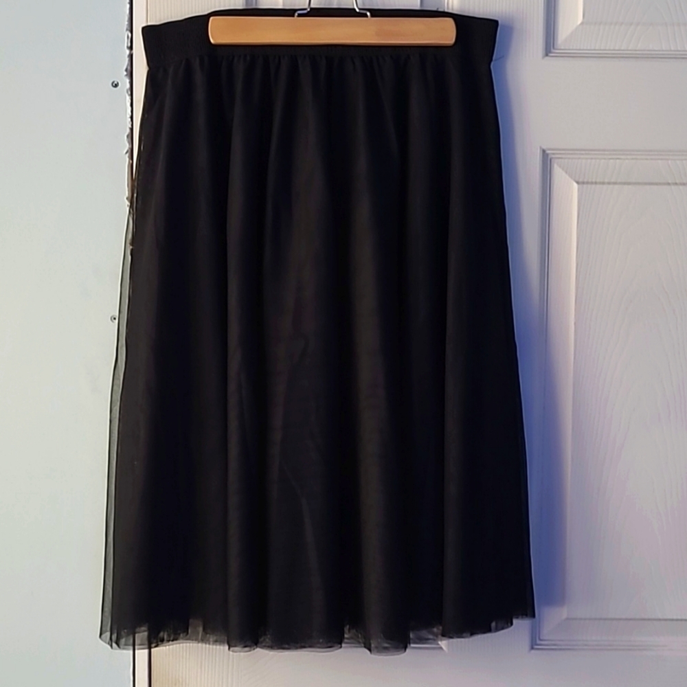 Black Skirt - Avon - L